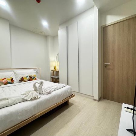 Ekamai 2 Bed Room Bangkok Esterno foto