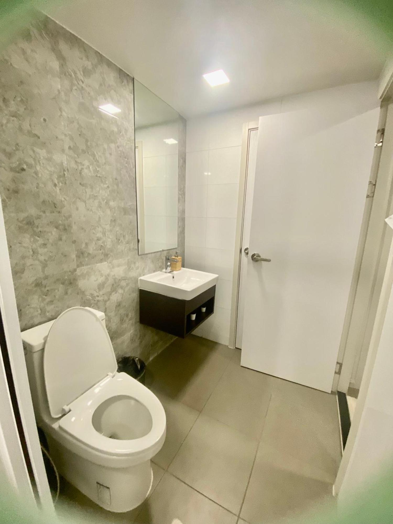Ekamai 2 Bed Room Bangkok Esterno foto